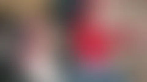Lieber BH ausziehen oder unter den Rock gucken?🤤