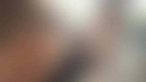 Willst du dich zu mir legen? Ich wüsste was wir anstellen könnten😈