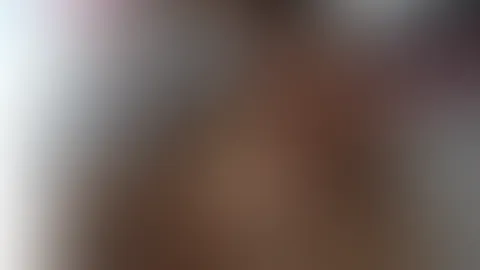 Ich bin auf dem Weg in den Urlaub, und musste erstmal richtig krass p**sen. Hier seht ihr wie ich geil auf einer Rastoilette gep**st habe, und danach meine Titten gezeigt habe.