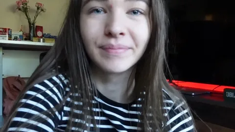 Present my Lips! Mein Kumpel und ich zeigen dir meine Mega großen Schamlippen!