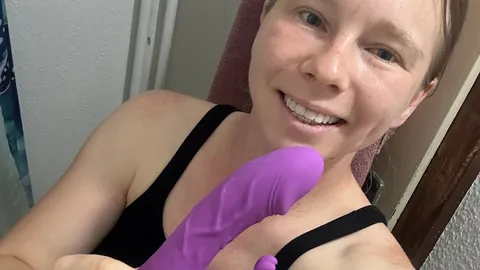 Lila Dildo oder doch lieber ein richtiger S*****z?