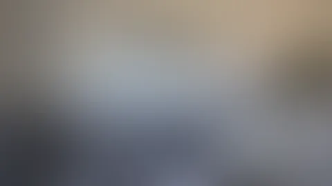 Heiße Kollegin unter Deinem Schreibtisch...