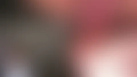 MiaXXX - Pinkelt auf Kellertreppe