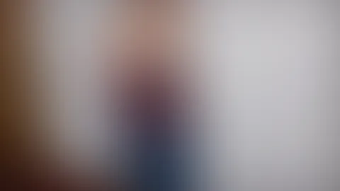 Ich habe mir eine neue Jeans gekauft und musste sie zuhause gleich nochmal anprobieren - Ich finde, die macht einen geilen A***h oder nicht ;) ? Als ich mich dabei im Spiegel beobachtet habe und meine