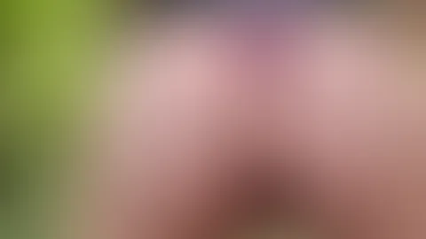 Ich war so böse, dass ich mit Brennnesseln auf den nackten Hintern geschlagen wurde 😮‍💨, aber anstatt zu brennen, hat es mir so sehr gefallen, dass ich mich nass gemacht habe 🥵🥵💦💦💦🔥😈😈😈. Ich