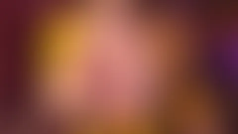 Riesige Brüste fallen aus dem BH
