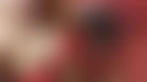 Posieren in sexy Posen und heißen Fummeln im heimischen Wohnzimmer