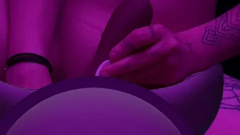 Watch me pleasure myself while he gives you a handjob 😈