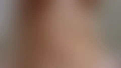 Leckst du mir direkt die Nippel oder ziehst du mir vorher das Höschen noch aus?