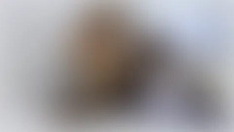 Sexy Catwoman f**kt ihre Löcher