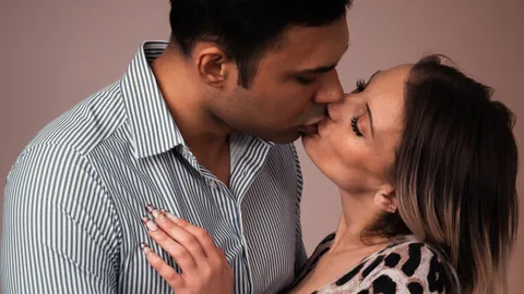 Heiße MILF trifft mich in der hotellobby und wird im zimmer gef**kt