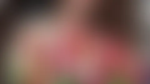 8. märz – mein tag! 🌷😈 blumen auf meiner nackten haut… stell dir vor, das wärst du. aber jetzt seid ihr dran, meine geilen kerle: gratuliert eurer sexy Queen richtig! 💋 Sag mir, was du mir wünschst