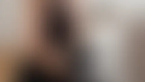 Ein bisschen Leder, ein bisschen Haut - und ganz viel Lust auf genau das, was die Nacht bringen könnte. Bereit, schwach zu werden? 😋