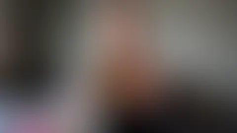 Schnelle Masturbation auf dem Sofa!