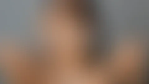 Und hier noch was schönes, für alle, die meine Breit gespreizten Beine, mit voller Einsicht auf meine P***y und meine Blanken Titten vermisst haben. Gönn dir😘