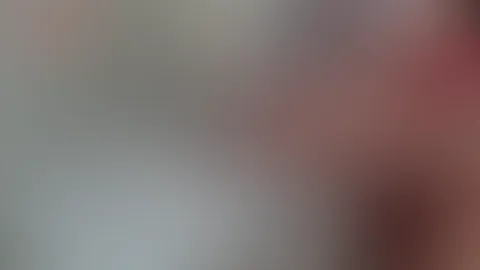 Meine Füße mit glänzend blauen Nägeln streifen langsam über dich, leicht und verspielt. Jede Berührung kribbelt, macht dich neugierig... und ich genieße genau dieses Spiel 😏