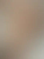 Meine Brustwarzen sind gerade hart.. will deine Zunge spüren Papa