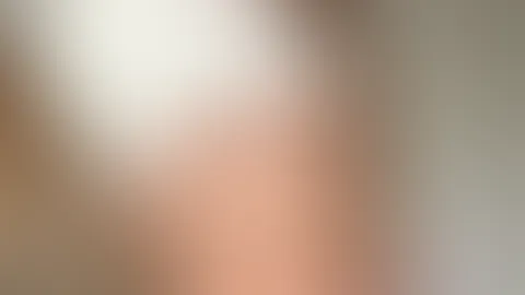 Je länger du starrst… desto weniger kannst du widerstehen. Das ist nicht einfach nur ein Bild. Es ist eine Falle. Und du fällst bereits immer tiefer. Wie lange dauert es noch, bis du endlich zugibst, 