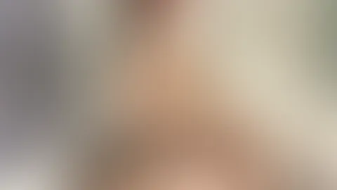 Eine heiße M****i und Brüste unter der Seifendusche