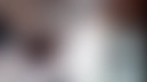 Ich lutsche ihn, bis er a******zt und lutsche es dann genüsslich auf .