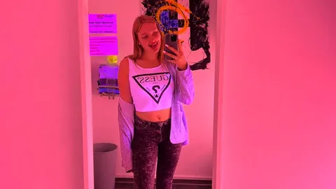 Besorge es mir im Solarium mit meinem Dildo selbstđŠđ