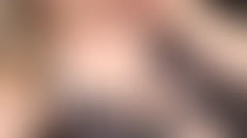 Hilfst du mir beim Ausziehen⊠oder machst du es nur noch komplizierter, weil du mich dabei so ansiehst? đ