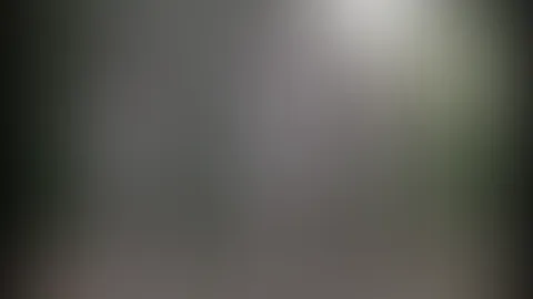 Nach dem geilen Schlammfight ist eine Dusche nötig. Und wir duschen natürlich outdoor im Garten. Vielleicht schaut uns ja diesmal jemand dabei zu.