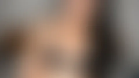 Muss ich denn alleine im Bett liegen oder legst du dich dazu😏? Ich habe nämlich noch ein bisschen Platz hier...