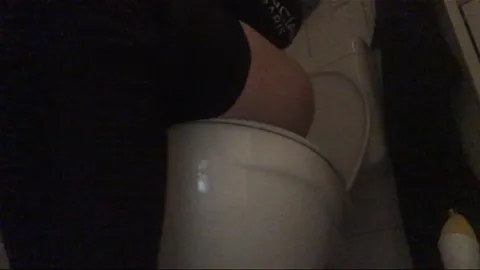 Versaute dreckige Blondine hat einen A**l Plug mit Herzform in ihrem Arschloch und hat am Ende noch richtig geil gep**st