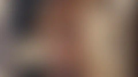 Ich beobachte mich dabei, wie meine Hände langsam über meinen Körper im Bikini gleiten… jeder Griff, jede Berührung macht mich noch heißer. Willst du sehen, wie ich mich im Spiegel verliere? 😈💦