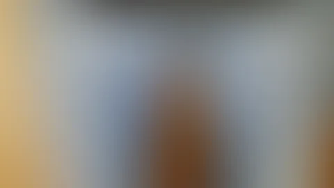 Ich fand es ja schon immer geil mit meiner #p**se zu spielen und es einfach laufen zu lassen sowieso vor allem wenn ich mir meine #F***e #g******t habe. Aber mich vor laufender Kamera das erste mal mi