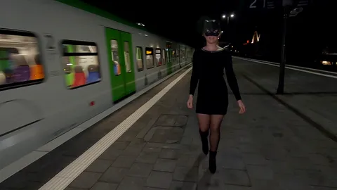 Public P**s Parade #4. P**serei auf Gleis 2.