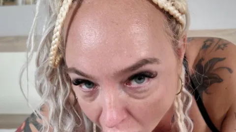 Deepthroat blowjob von vollbusiger milf Deep T****t B**w Job by busty milf