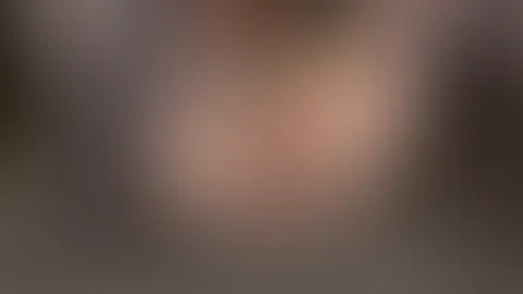Ich treibe mich zum Orgasmus auf der Couch