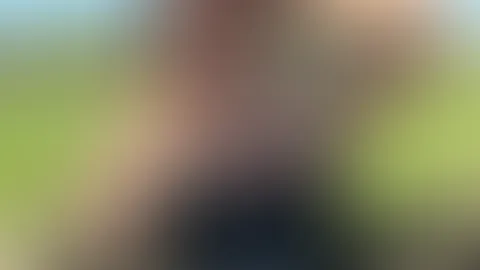 Während du dir mein Bild anschaust, halte ich deinen Blick fest - tief, direkt, ohne Ausweichen •• Ich sag kein Wort, doch meine Körpersprache verrät dir mehr, als ich je aussprechen würde. Ein Spiel