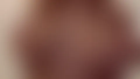 Meine Brüste ausgiebig eingecremt und durchgeknetet 😜
