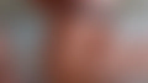Na, würdest du mich von hinten nehmen? Hm? Schau zu, wie ich ganz brav meine Höschen ausziehe. Sieh dir meinen kleinen Po ganz aus der Nähe an. Gefällt dir meine M****i? Und was hältst du von meinem k