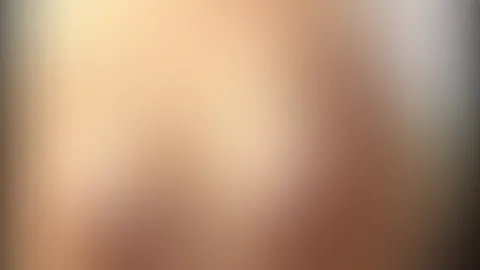 Guten Morgen, schaut zu wie ich meine großen Brüste eincreme! 😍 Da kommen einem doch geile Gedanken in den Kopf, oder? 😈💦