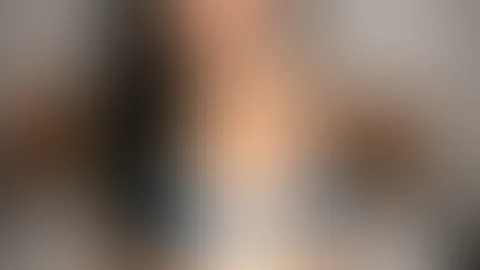 Ich bin ganz alleine zu Hause! Hast du Lust ein bisschen versaut mit mir zu sein? 💋