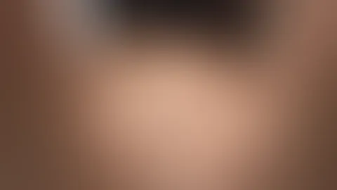 Leckst du mir zuerst die Nippel oder direkt die P***y babe? đ„”