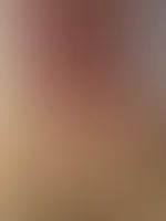 Kommst du zu mir ins Bad und hilfst mir ausziehen? Ich fange schonmal an und schauen was passiert 🤭💦💋😉