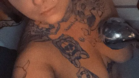 Heftiger Orgasmus mit der Brause💦