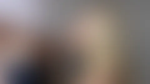 Spritziger Morgenf**k – Reingep**st und Angespritzt! So kann der Tag doch beginnen, oder? Erst blase ich kurz nach dem Aufstehen deine geile Morgenlatte im Bad und dann darfst du mich direkt blank fi