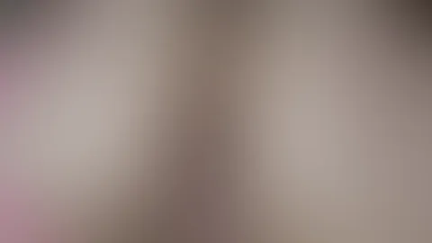 Schau mir zu wie ich meinen Dildo in meiner geilen nassen M****i verschwinden lasse und es mir selber mache