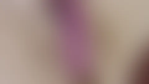 Die p***y kann sich nicht zurück halten.. Vibrator und nasse p***y.. Geil!🥵💦