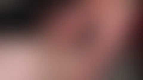 Na du…stell dir vor dein S*****z wäre das und ich gebe dir einen Blowjob. Ich nehme ihn und spiele an deinen Eiern. Nun nehme ich ihn tief in den Mund…Ich lutsche mal schnell und mal langsam, so lange