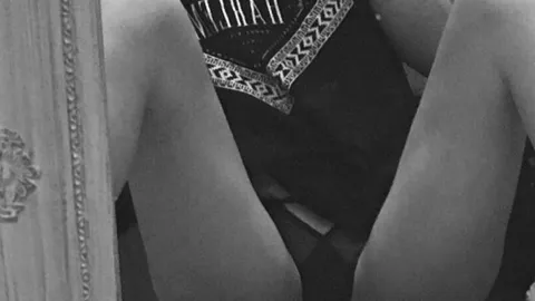 Auf meiner Waschmaschine spreizte ich meine beine für dich und zeige dir meine Fo*ze 🤍🔥💋