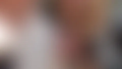 An stressigen Tagen muss sich Frau zu helfen wissen. Also schnelle Nummer mit dem kleinen Helfer auf dem Parkplatz.