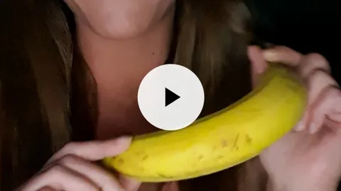 Es ist ein Userwunsch gewesen das ich schön eine Banane lutsche.hmmm
