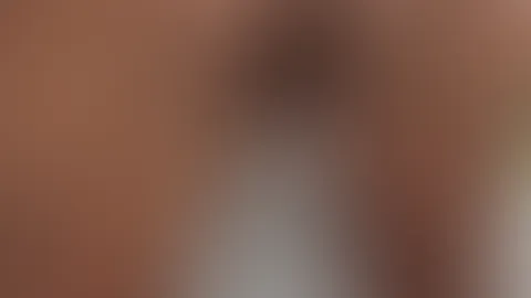 Schau mir zu wie ich für dich p**se 💦